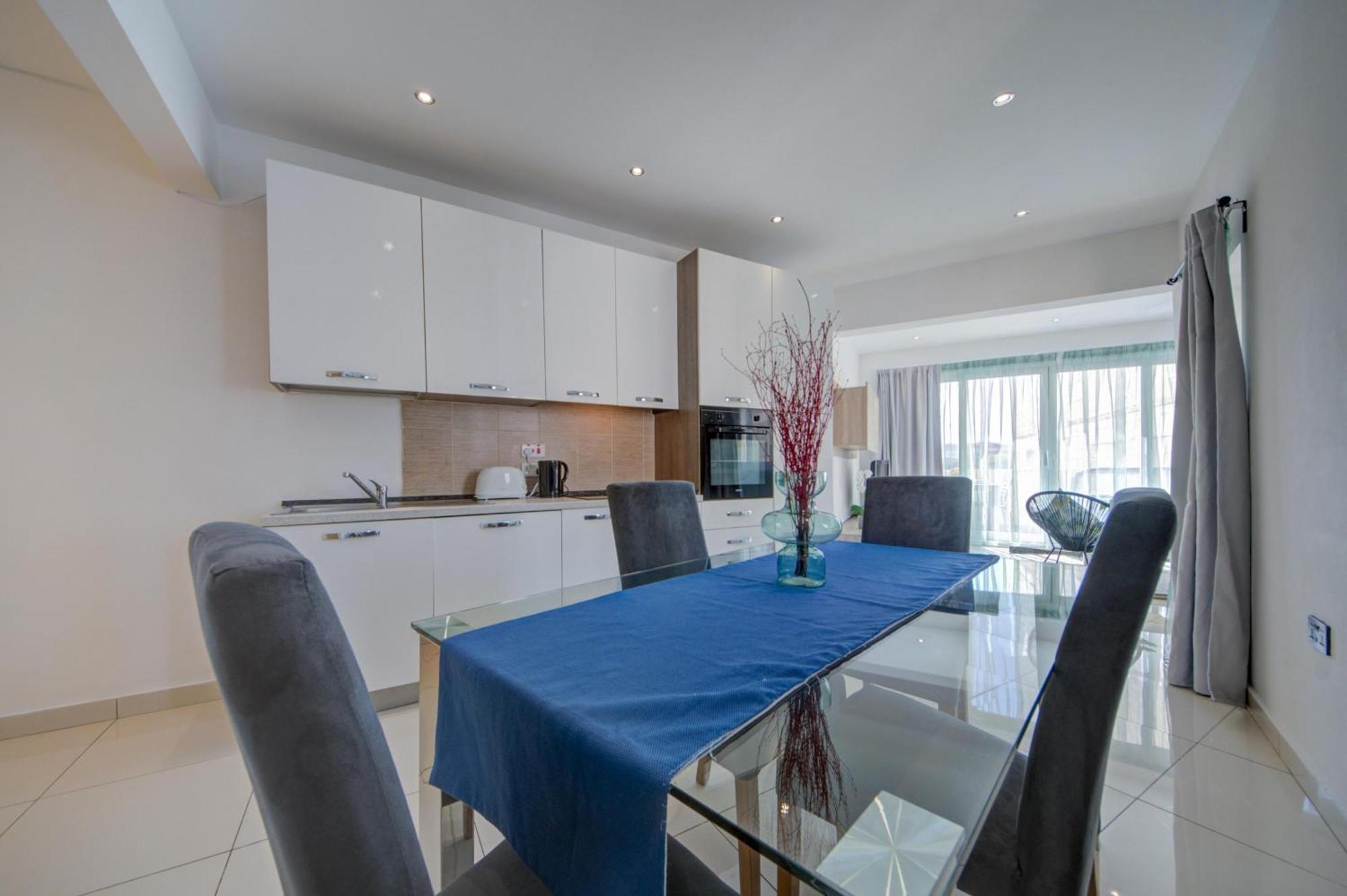 Sapphire Residences - 2 Bedroom With Views By Shortletsmalta