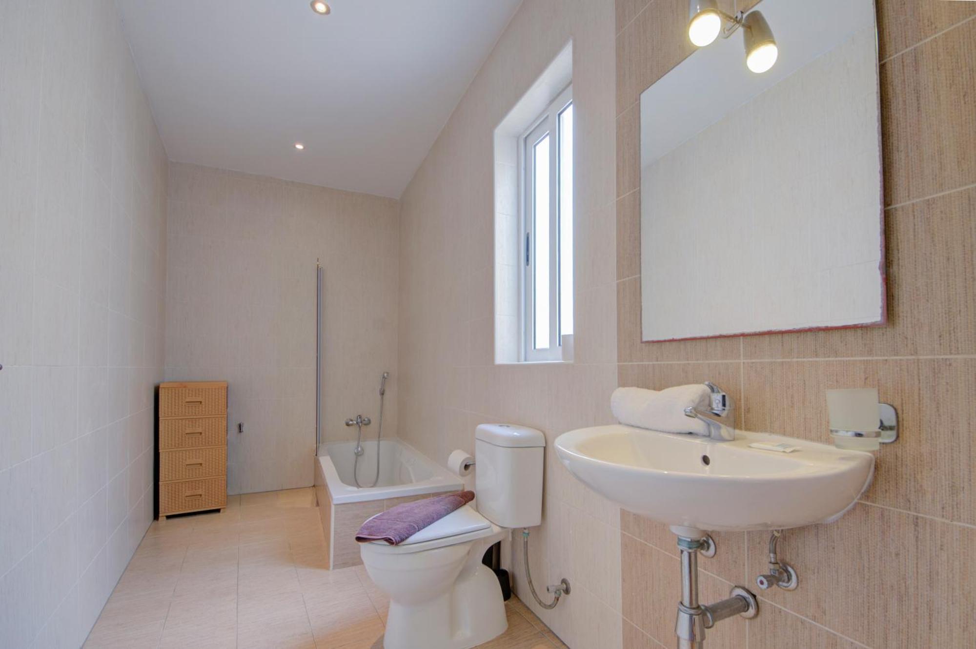 Sapphire Residences - 2 Bedroom With Views By Shortletsmalta * Sliema